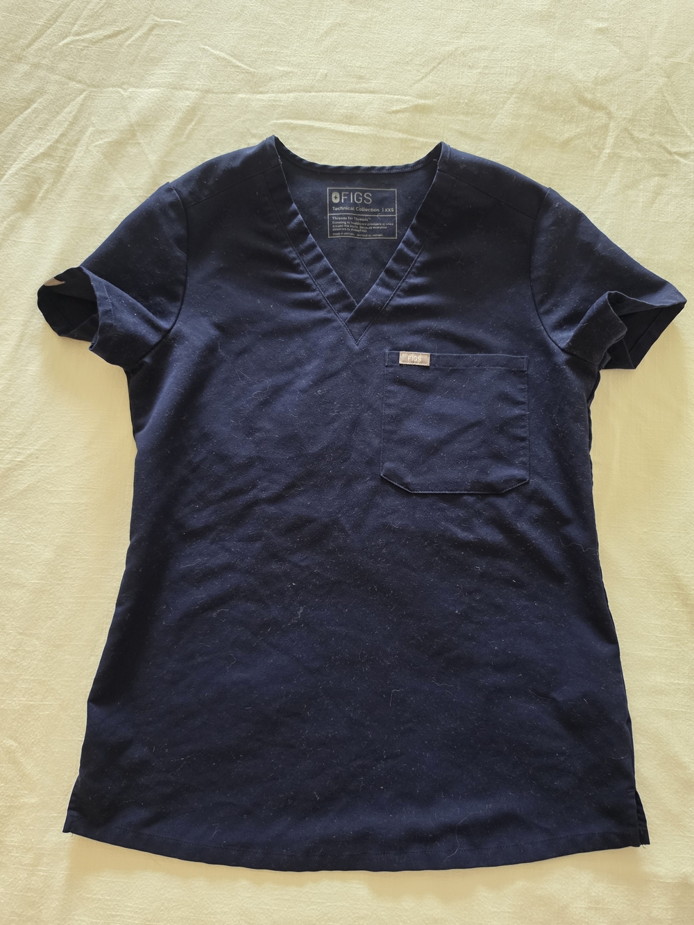 Figs Women's Navy V‑Neck Scrub Top